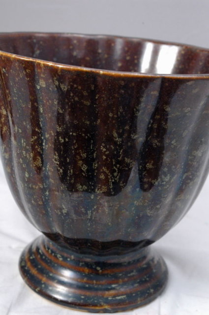 Deco Brush Footed Pottery Bowl Brown Glaze with Speckles