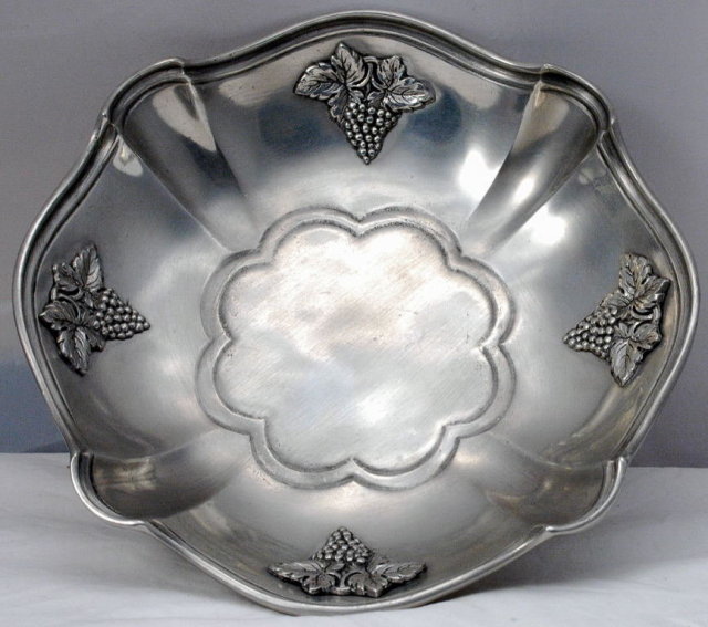 Estanhos 95% SN Portugal Pewter Grape Dish Signed F.D.