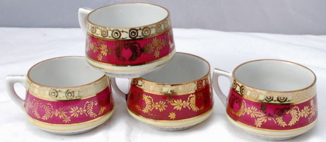 4 Demitasse Cup Romantic Colonial Scenes with Gold Gilding