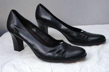 Vintage Etienne Aigner Black Heels Pumps with Cut outs size 8.5 M