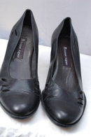 Vintage Etienne Aigner Black Heels Pumps with Cut outs size 8.5 M