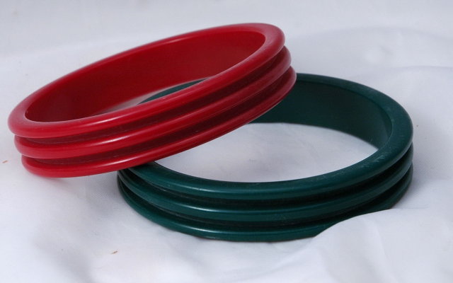 Bakelite or Lucite Bangles Pair Green & Red Set