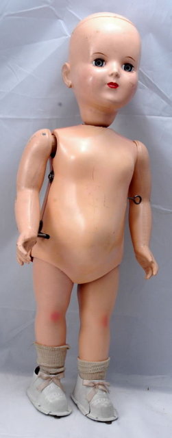 Wanda The Wonderful Walking Wind Up Doll with Key 18