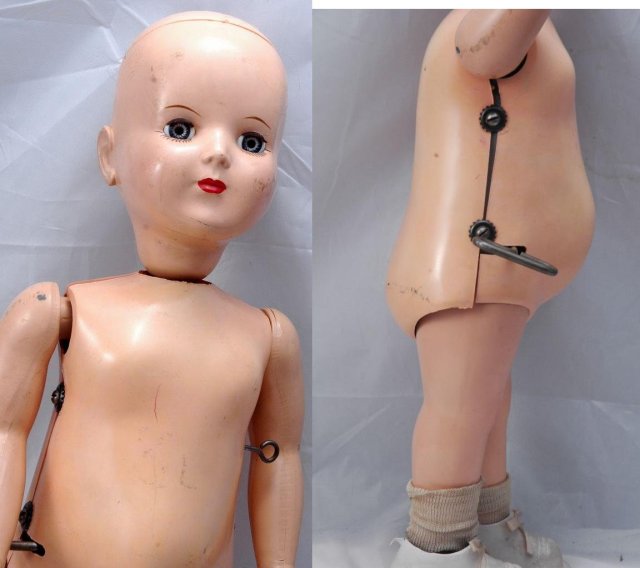 Wanda The Wonderful Walking Wind Up Doll with Key 18