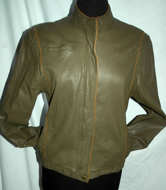 Short Waist Bomber Style Leather Jacket Size Zipper Front size 10,