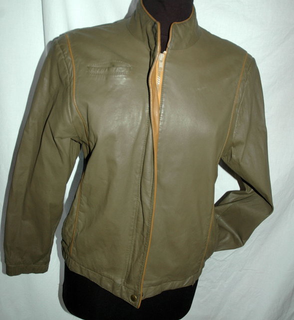 Short Waist Bomber Style Leather Jacket Size Zipper Front size 10,