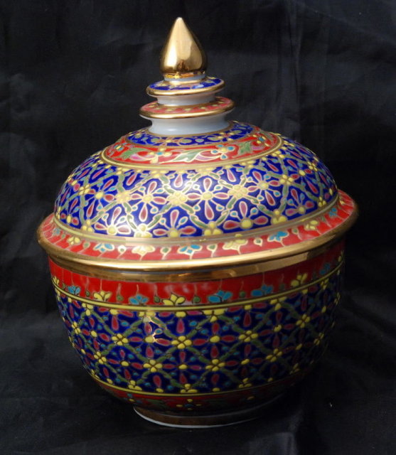 Bencharong Porcelain Jar 5