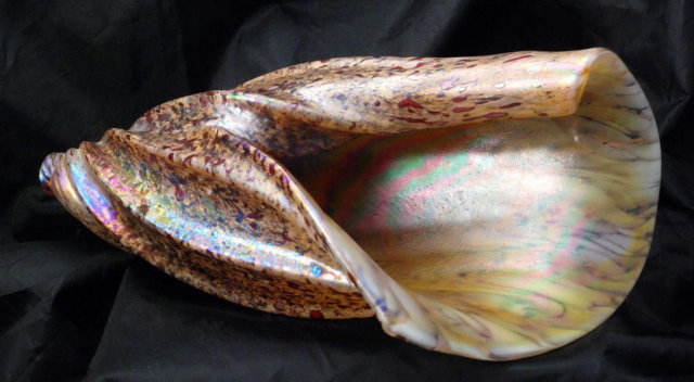 Iridescent Luster Art Glass Sea Shell * PRICED REDUCED! **