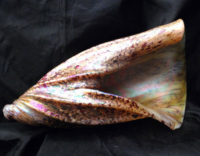 Iridescent Luster Art Glass Sea Shell * PRICED REDUCED! **