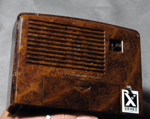 XONEX RETRO STYLED TRANSISTOR RADIO