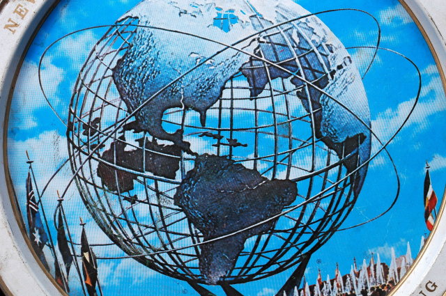 1965 New York World's Fair Unisphere Tin Round Drink Tray