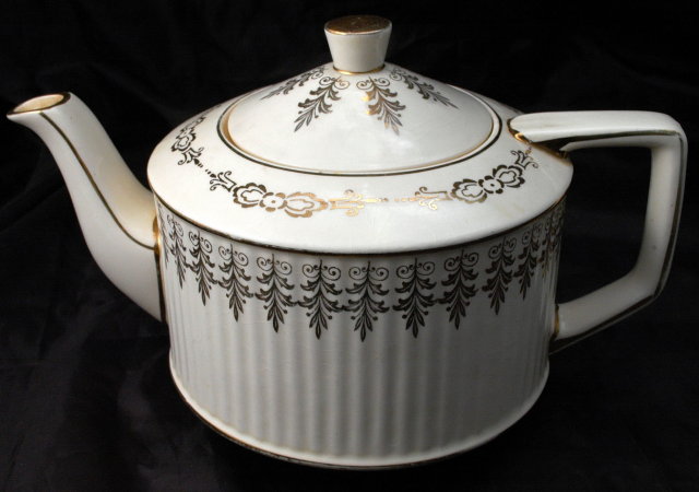 Saddler England Teapot Cream with Gold Trim **PRICE REDUCTION**!