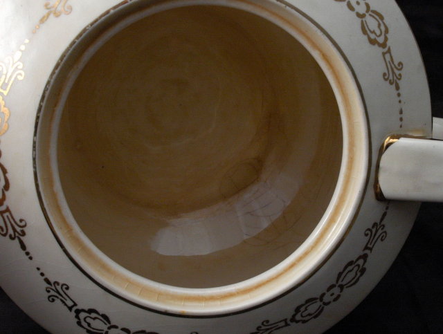Saddler England Teapot Cream with Gold Trim **PRICE REDUCTION**!