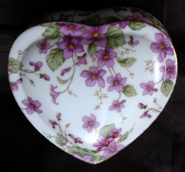 Lefton Porcelain Musical Heart Tinket box