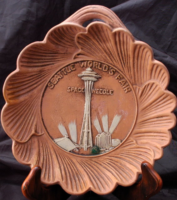 1962 SEATTLE WORLDS FAIR SPACE NEEDLE WALL PLAQUE DISH