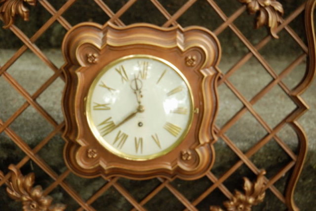 Huge Lattice Syroco Wall Clock, 8 Day Jeweled Wind Up with key. of Syroco Wood RARE STYLE * PRICED REDUCED! **