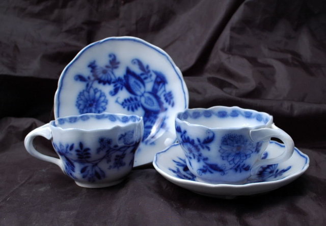 Meissen China Flow Blue Onion Pattern Tea Cup Saucer x 2