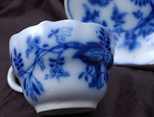 Meissen China Flow Blue Onion Pattern Tea Cup Saucer x 2