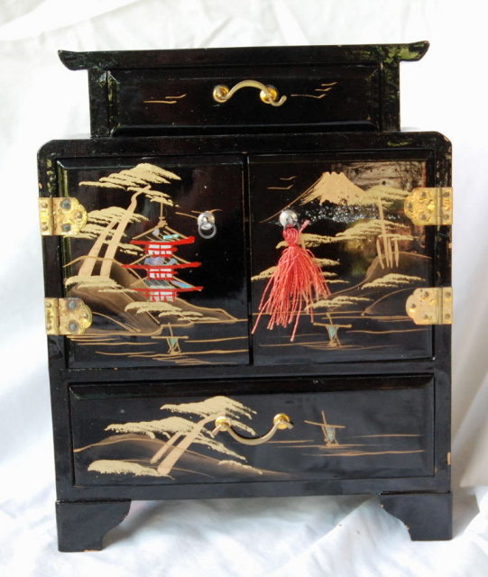 Vintage Japanese Black Lacquer-ware Wood Jewelry Chest * PRICED REDUCED! **