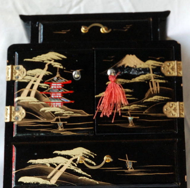 Vintage Japanese Black Lacquer-ware Wood Jewelry Chest * PRICED REDUCED! **